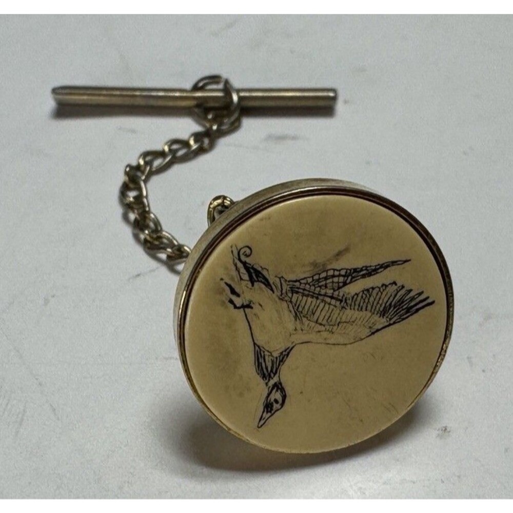 VTG Barlow Gold Tone Faux Scrimshaw Duck Goose in Flight Design Tie Pin Tack